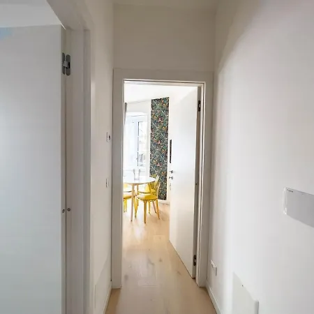 Corridoni 2e Tirabora Short Rent