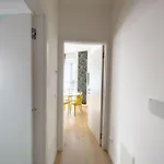 Corridoni 2e Tirabora Short Rent