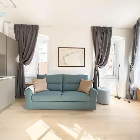 Apartman Corridoni 2e Tirabora Short Rent