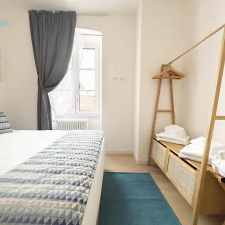 Corridoni 2e Tirabora Short Rent *