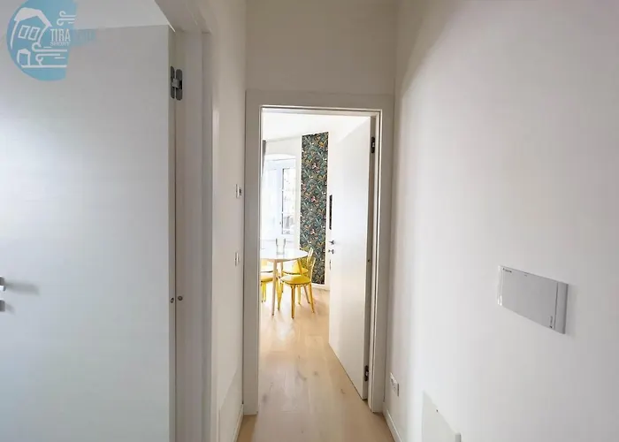 Corridoni 2e Tirabora Short Rent